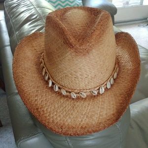 Cowboy straw hat with shells